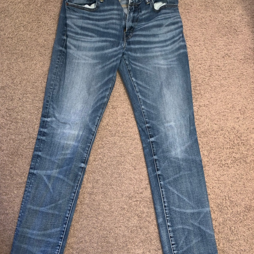 American eagle jeans. Slim fit. Size 33x32